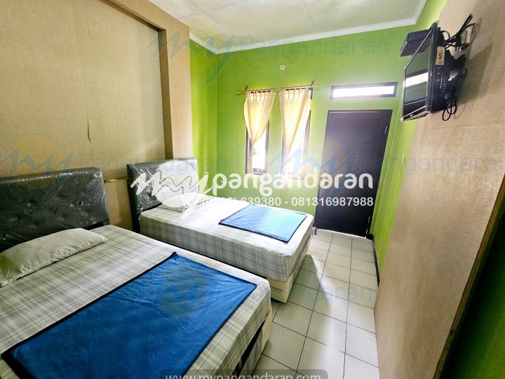     Tampilan kamar tidur standar AC Pan Hotel Pangandaran